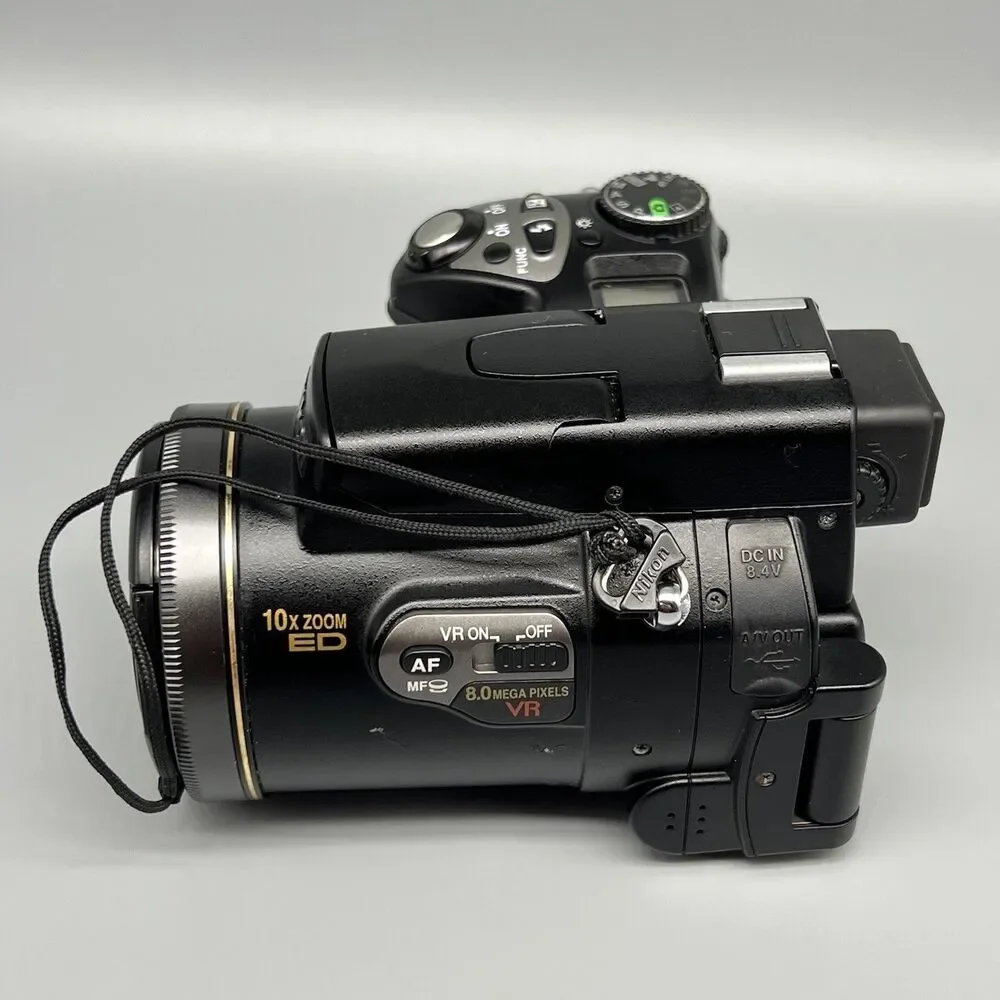 Nikon Coolpix 8800 VR 8MP Digital Camera BODY ONLY - WORKS - NO BATTERY/CHARGER